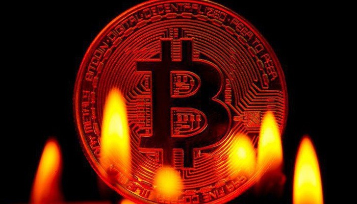 Cú sụt giá ngày 17/5 diễn ra sau 3 ngày giá Bitcoin giữ mốc 8.000 USD - Ảnh: Getty/CNBC.