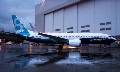 Một máy bay 737 Max 8 trước nhà máy tại Renton (Mỹ) của Boeing. Ảnh:Reuters