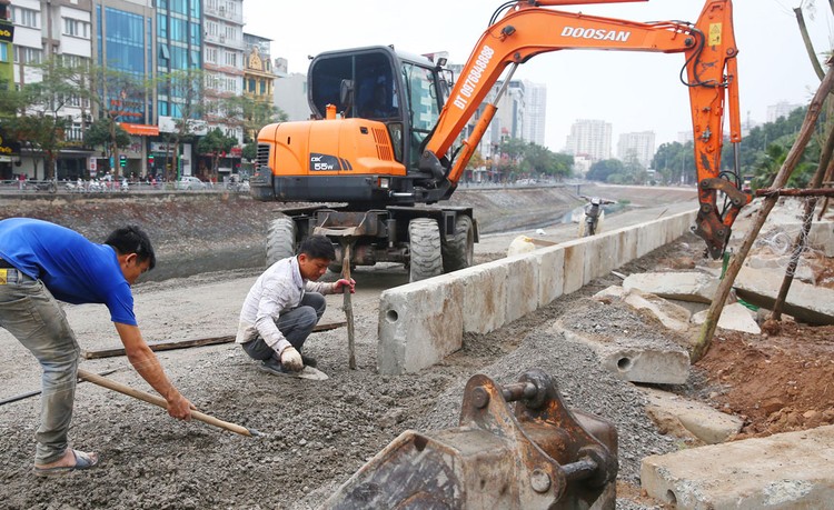 Năm 2018, cả nước có 32.949 dự án sử dụng vốn nhà nước khởi công mới, chiếm 58,2% số dự án thực hiện đầu tư. Ảnh: Nhã Chi