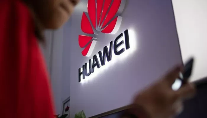 Dù Mỹ đã tuyên bố nới trừng phạt Huawei, giới chức nước này nói rõ rằng công ty này vẫn nằm trong "danh sách đen" của Bộ Thương mại Mỹ - Ảnh: Getty/CNBC.