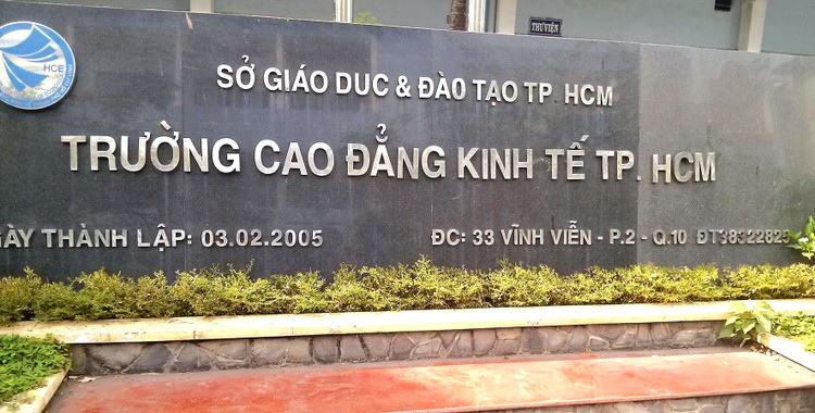 Trường Cao đẳng Kinh tế TP.HCM cho biết, kết quả xác minh hợp đồng tương tự của nhà thầu trúng thầu đáp ứng yêu cầu của HSMT. Ảnh: NC st