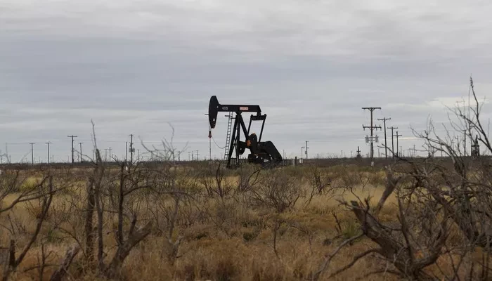 Một giếng dầu ở vùng Basin, bang Texas, Mỹ - Ảnh: Reuters.