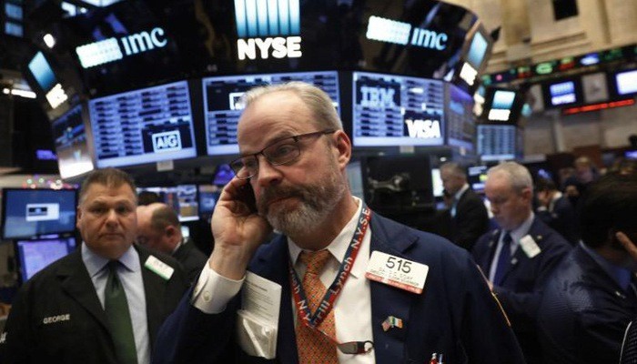 Các nhà giao dịch cổ phiếu trên sàn NYSE ở New York, Mỹ - Ảnh: Reuters.