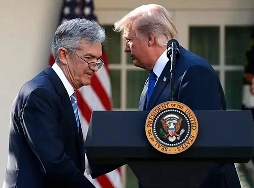 Chủ tịch Fed Jerome Powell và Tổng thống Mỹ Donald Trump. Ảnh:AP