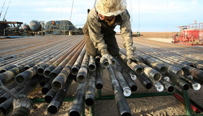 Một công nhân mỏ dầu ở Midland, Texas, Mỹ, tháng 12/2008 - Ảnh: Getty/CNBC.