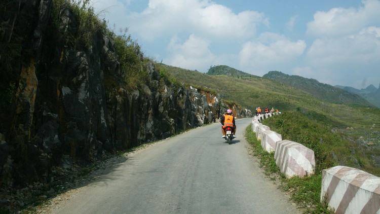 Công ty TNHH Thống Nhất trúng thầu nhiều gói thầu lớn tại Hà Giang do Công ty CP Đầu tư và Phát triển xây dựng số 9 là bên mời thầu. Ảnh: Lê Tiên