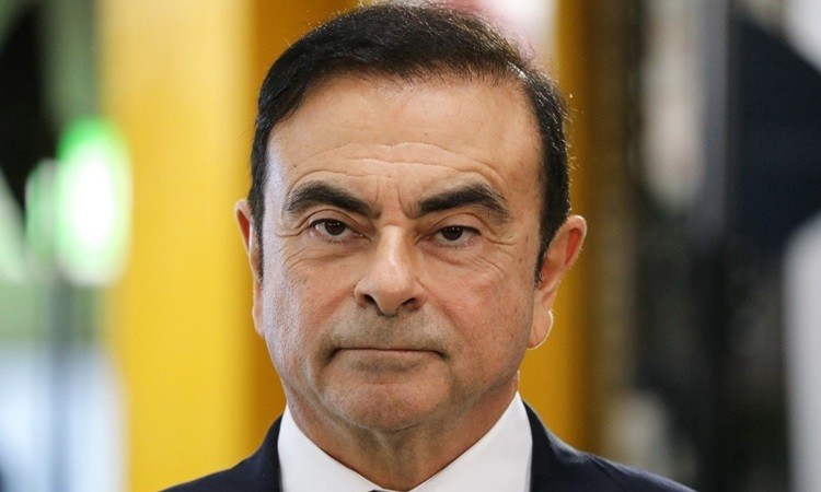 Cựu chủ tịch Nissan Carlos Ghosn trong chuyến thăm một nhà máy ở Pháp tháng 11/2018. Ảnh:AFP.