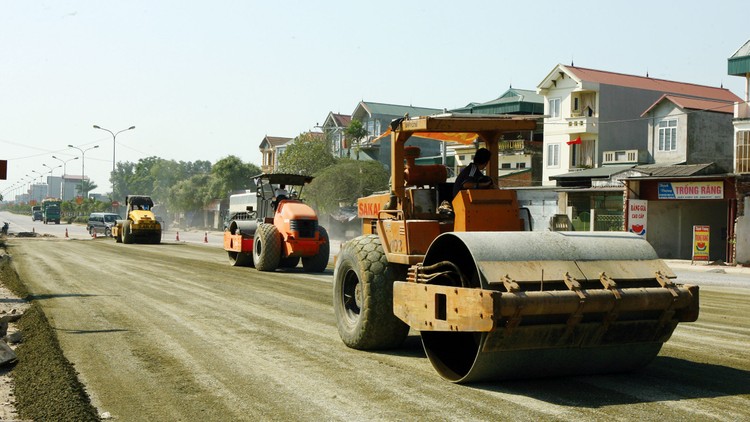 Việc tháo gỡ các thủ tục để thúc đẩy giải ngân đầu tư công nhanh có thể tạo ra một cú hích quan trọng cho nền kinh tế. Ảnh: Tường Lâm