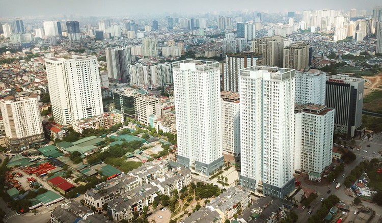 Đến cuối tháng 3/2020, tín dụng đối với lĩnh vực bất động sản tăng 1,23% so với cuối năm 2019, chiếm 19,31% tổng dư nợ tín dụng. Ảnh: Lê Tiên