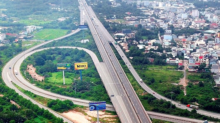 Nếu 3 dự án thành phần cao tốc Bắc - Nam được chuyển sang đầu tư công hoàn toàn, Chính phủ sẽ xây dựng phương án thu phí để thu hồi vốn. Ảnh: Lê Tiên