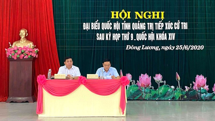 Tại hội nghị tiếp xúc cử tri, Đoàn ĐBQH Quảng Trị đã chia sẻ, trả lời các kiến nghị của cử tri