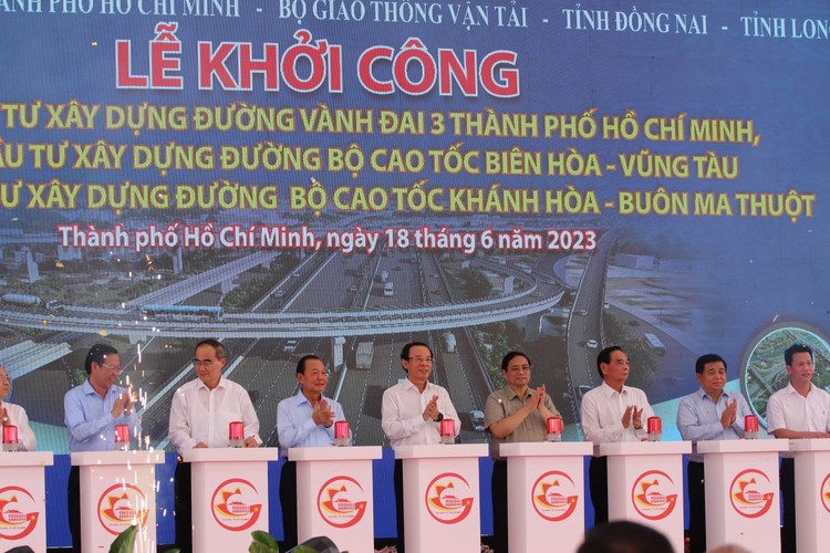 Thủ tướng Chính phủ Phạm Minh Chính phát lệnh khởi công Dự án đường Vành đai 3 TP.HCM 