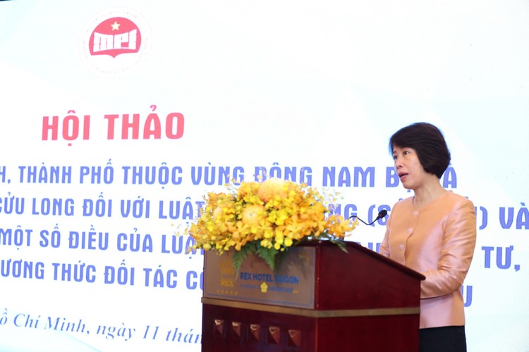 Thứ trưởng Bộ Kế hoạch và Đầu tư Nguyễn Thị Bích Ngọc phát biểu tại Hội thảo