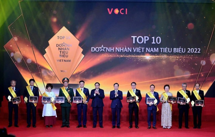 Vinh danh Top 10 Doanh nhân Việt Nam tiêu biểu năm 2022