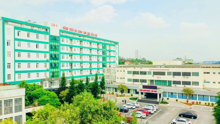 Dự án Bệnh viện Đa khoa Cẩm Phả (Quảng Ninh) từng được đề xuất đầu tư theo hình thức PPP nhưng bất thành, do gặp khó khăn trong xác định phần vốn góp của nhà nước (đất đai, nhân lực, đất, thương hiệu…).