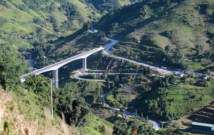 Dự án Xây dựng đường Tỉnh lộ 155 đoạn từ cầu Móng Sến đến Sa Pả (Km13+800 - Km20+272) có tổng mức đầu tư là 290 tỷ đồng