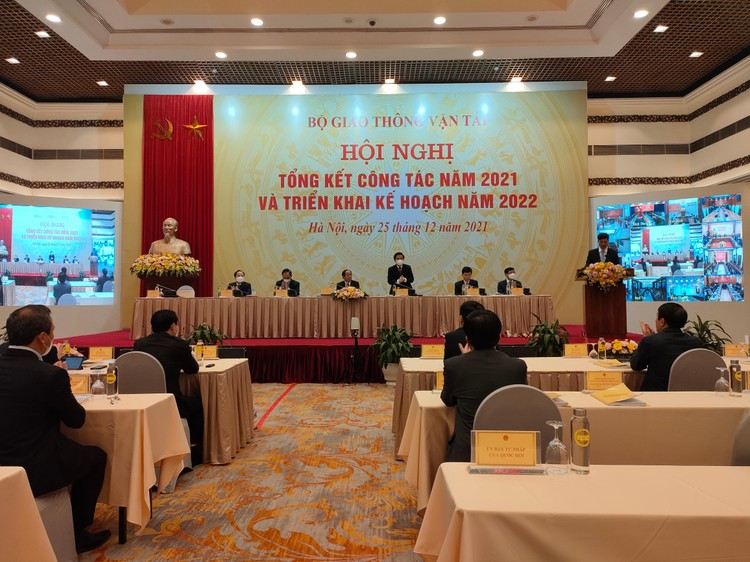 Hội nghị Tổng kết công tác năm 2021 và triển khai nhiệm vụ năm 2022 của Bộ Giao thông vận tải sáng 25/12/2021 - ảnh: Bích Thảo