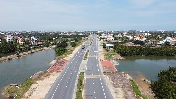 Gói thầu Thi công xây lắp đoạn Km0+00 - Km11+240 của Dự án Hoàn thiện đường ven biển 129 (Quảng Nam) được mở hồ sơ đề xuất tài chính sau hơn 6 tháng mở thầu. Ảnh: Internet