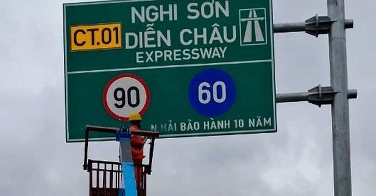 Chuyện xóa dòng chữ "đoạn đường Sơn Hải bảo hành 10 năm" trên cao tốc Nghi Sơn - Diễn Châu đã gây nhiều tranh cãi trong dư luận thời gian qua. Ảnh: Internet