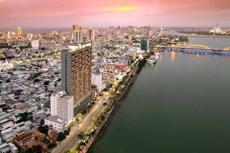 Khách sạn Wink Đà Nẵng Riverside nằm ven sông Hàn chính thức khai trương, đón khách lưu trú