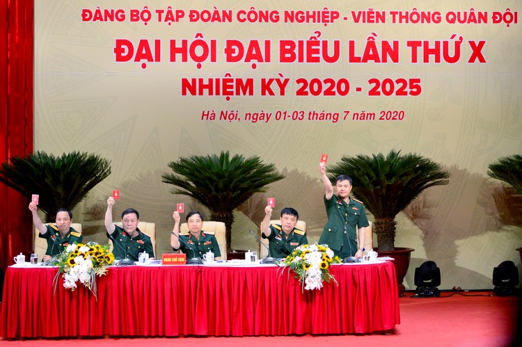 Đại hội Đảng bộ lần thứ X của Tập đoàn Viettel diễn
ra tại trụ sở Tập đoàn