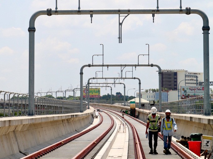 TP HCM cũng đã kiến nghị Chính phủ cho phép 83 chuyên gia người nước ngoài làm việc cho tuyến metro số 1 được nhập cảnh vào TP. Trong ảnh: Tuyến metro số 1 đang thi công 