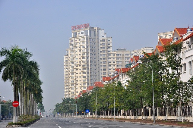 Sau hơn 10 năm triển khai, dự án Khu đô thị mới Bắc An Khánh
hay còn gọi là (Splendora) mới chỉ hoàn thành giai đoạn 1, phần còn lại lâu này
vẫn là đất trống bỏ hoang hóa