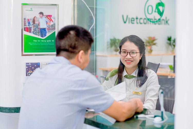 Vietcombank lên đỉnh vốn hóa của thị trường