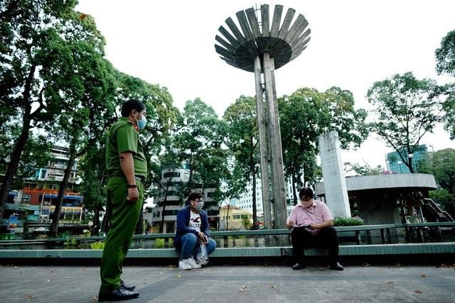 Từ hôm nay TPHCM xử phạt nghiêm người không đeo khẩu trang nơi công cộng