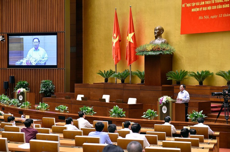 Trưởng Ban Tuyên giáo Trung ương Nguyễn Trọng Nghĩa phát biểu kết luận Hội nghị. Ảnh: VGP