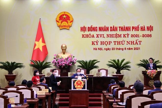 Các đại biểu bỏ phiếu bầu các chức danh HĐND TP nhiệm kỳ 2021-2026.