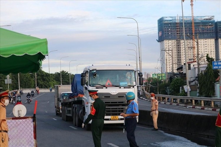 Các chốt kiểm soát nội thành dỡ bỏ, nhưng 12 chốt kiểm soát tai cửa ngõ vẫn hoạt động