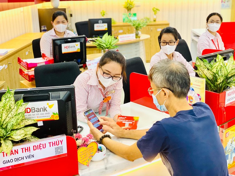 HDBank triển khai chương trình ưu đãi “5 giây gửi tiền – Trúng tiền trăm triệu”. 