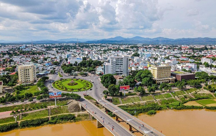 Tại Dự án Đường bao khu dân cư phía Nam TP. Kon Tum…cán bộ Cục thuế tỉnh Kon Tum xác nhận doanh thu năm 2013 cho Nhật Á Châu để tham dự thầu là 20,565 tỷ đồng. Ảnh chỉ mang tính minh họa. Nguồn Internet