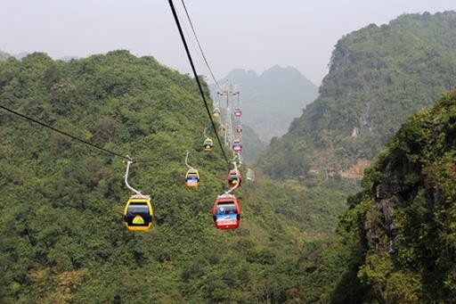 Chiều dài toàn tuyến cáp treo Hương Bình khoảng 2,965 km.