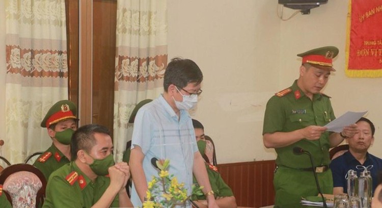 Giám đốc CDC Nam Định cùng 4 cán bộ dưới quyền bị khởi tố để điều tra về hành vi liên quan đến vụ mua kit test của công ty Việt Á. Ảnh: CTV