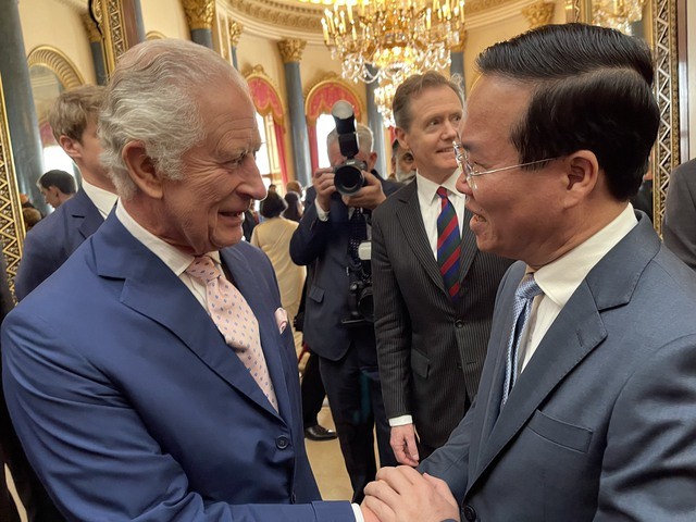 Chủ tịch nước Võ Văn Thưởng gặp gỡ và trao đổi với Nhà vua Anh Charles III