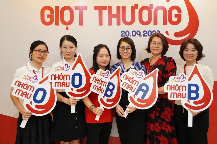 Người TNG Holdings Vietnam mang “giọt thương” gửi vào ngân hàng máu