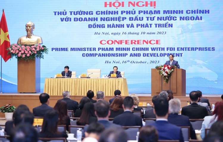 Thủ tướng cam kết Chính phủ luôn bảo vệ quyền và lợi ích hợp pháp, chính đáng của nhà đầu tư trong bất cứ trường hợp nào. Ảnh: VGP