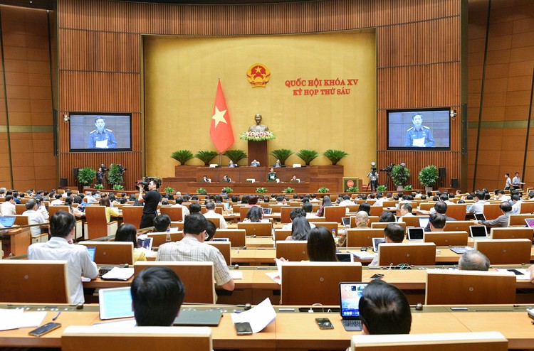 Chiều 24/10, Bộ trưởng Bộ Quốc phòng Phan Văn Giang phát biểu giải trình, làm rõ một số vấn đề đại biểu Quốc hội nêu.