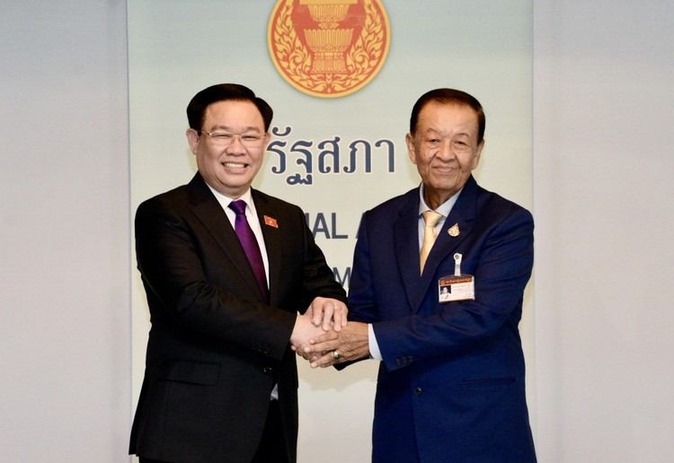 Chủ tịch Quốc hội Vương Đình Huệ và Chủ tịch Quốc hội, Chủ tịch Hạ viện Thái Lan Wan Muhamad Noor Matha.