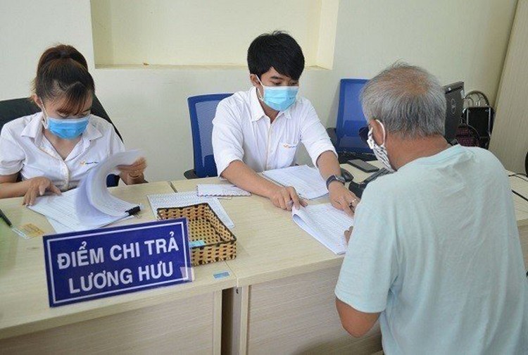 Một điểm chi trả lương hưu cho người dân