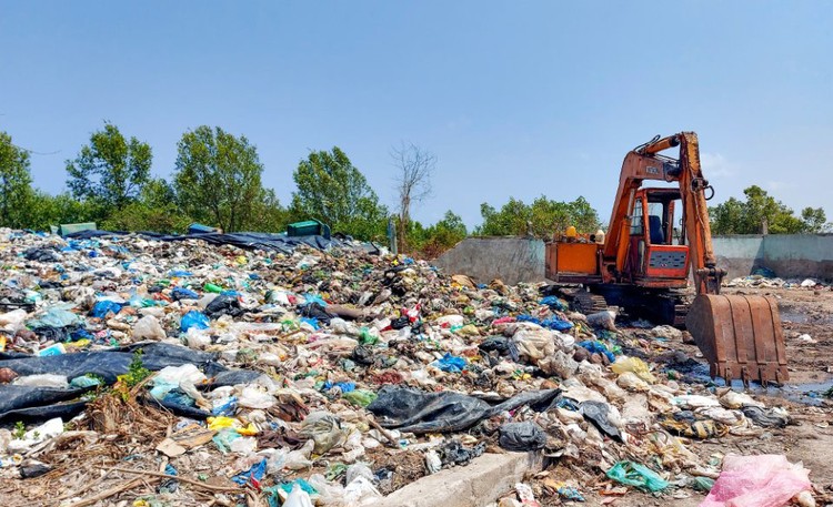 Chủ đầu tư vừa công bố trao hợp đồng Gói thầu số 03 Thu gom, vận chuyển và xử lý rác thải sinh hoạt tập trung đến năm 2025 trên địa bàn huyện Ngọc Hiển. Ảnh chỉ mang tính minh họa. Nguồn Internet