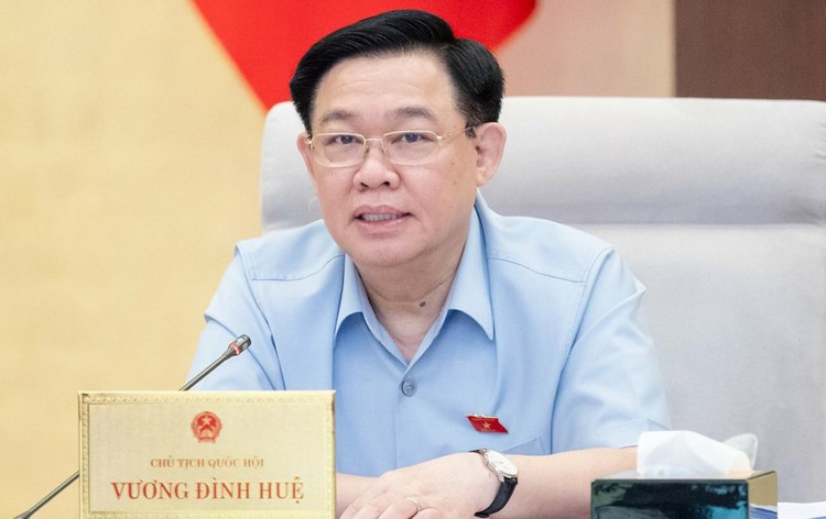 Ông Vương Đình Huệ trong lần cuối cùng điều hành phiên họp của Ủy ban Thường vụ Quốc hội