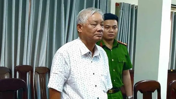 Ông Phạm Đình Cự bị xóa tư cách chức vụ Chủ tịch UBND tỉnh Phú Yên nhiệm kỳ 2011 - 2016