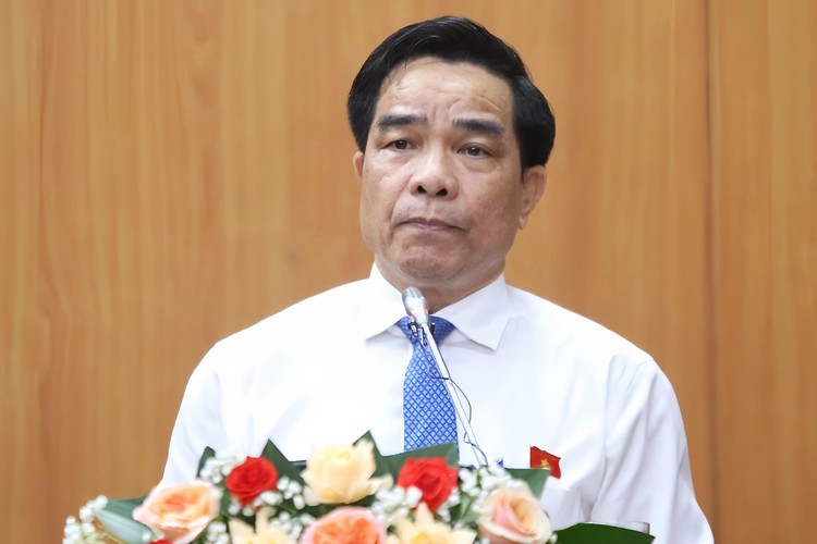 Ông Lê Văn Dũng phát biểu nhận chức chủ tịch UBND tỉnh Quảng Nam nhiệm kỳ 2021-2026.