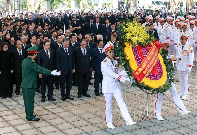 Đoàn Ban Chấp hành Trung ương Đảng viếng Tổng Bí thư Nguyễn Phú Trọng.