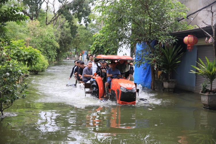 Mưa lũ đã gây thiệt hại về sản xuất, kinh doanh và đời sống người dân trên địa bàn một số huyện thuộc TP. Hà Nội