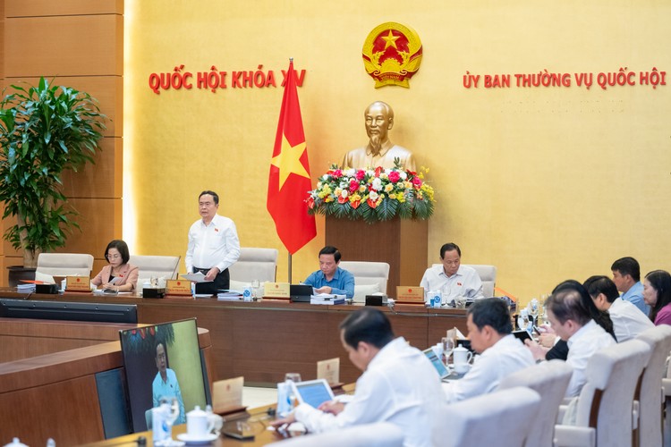 Quang cảnh phiên họp.