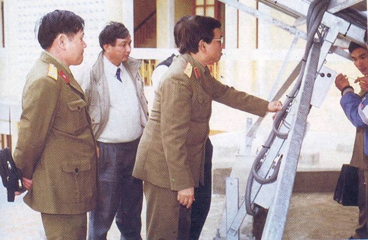 Trong 2 năm (1997-1999), Viettel (khi ấy là Sigelco) hoàn thành đường trục cáp quang quân sự Bắc - Nam 1A, sử dụng công nghệ SDH thu phát trên cùng một sợi. Đây là trục thông tin quân sự đầu tiên sử dụng cáp quang, được áp dụng công nghệ hiện đại nhất, có tốc độ cao nhất Việt Nam. Đây cũng là đường trục đầu tiên do người Việt Nam làm chủ hoàn toàn thiết kế và xây dựng.